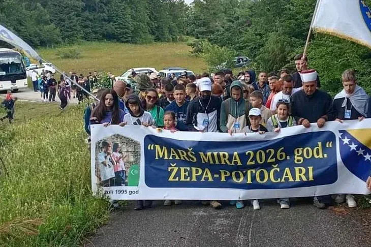 Mars mira genocid u Srebrenici Oko 250 učesnika krenulo iz Žepe ka Srebrenici