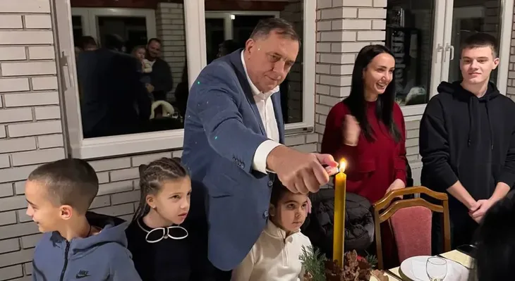 Milorad Dodik sa porodicom docekuje Bozic