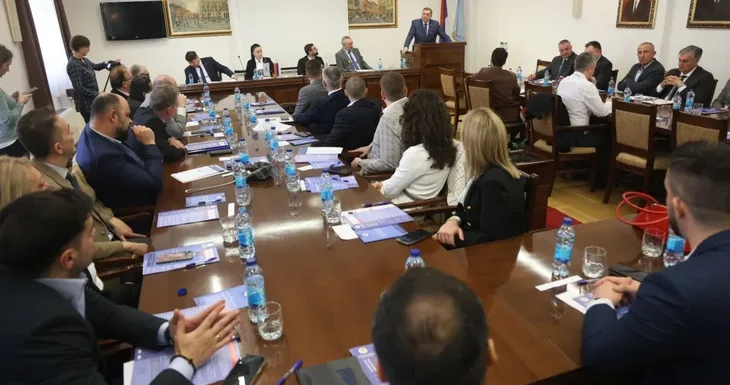 Milorad Dodik tokom nastupa o Daytonu pred akademicima