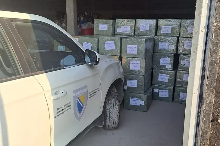 Na podrucju Tuzle otkriven tekstil u posiljci gradevinskog materijala vrijednost robe 170 000 KM