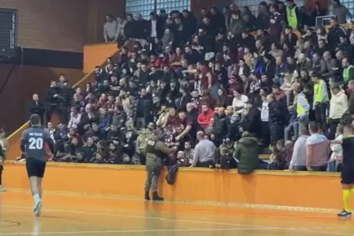 Navijaci u Skenderiji gadali Fuada Colpu