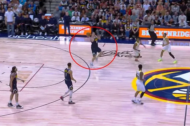 Nikola Jokic Trenutak kada je Jokić uputio šut