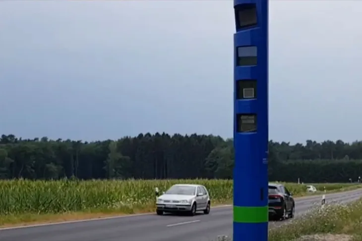 Njemacka plavi stubovi Foto: Youtube/Printscreen