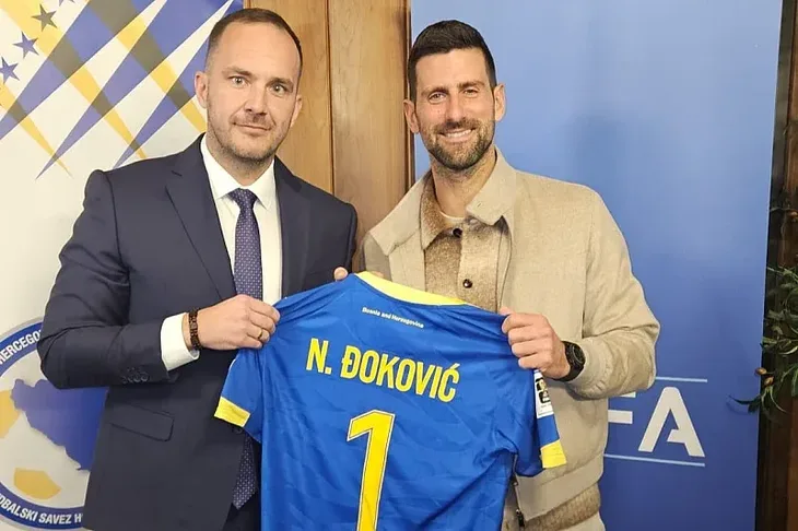 Novak Dokovic Vico Zeljković uručio dres Zmajeva Đokoviću
