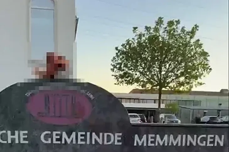 Njemačka džamija Oskrnavljena dzamija u Memmingen