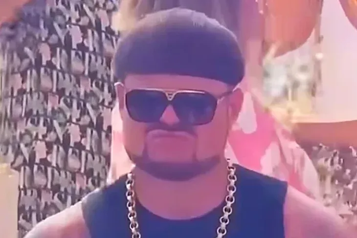 Ibiza Jack Kay  Partijaner s Ibize je zbog lonac frizure osvojio drustvene mreze
