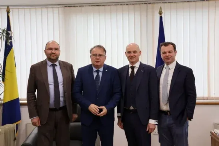 Premijer Nikcic primio delegaciju WTCA foto 1 885x590 1 600x400
