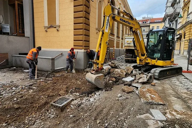 Radovi ispred Gradske trznice u Sarajevu