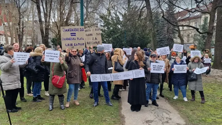 Sindikat radnika u zdravstvu ks