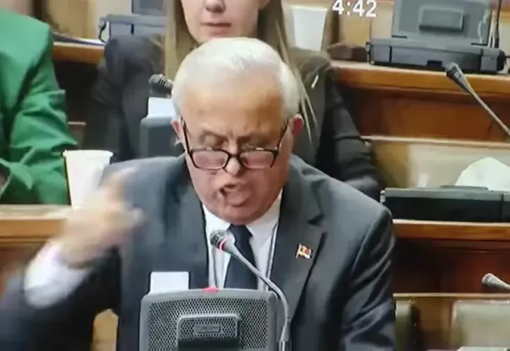 Skupstina srbija Marko Atlagic zamalo je izgubio zubnu protezu