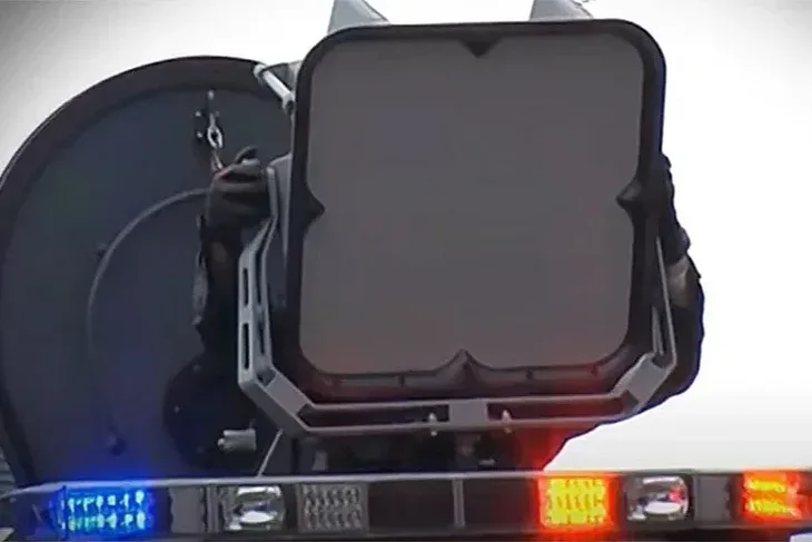 Srbija protesti 03 zvucni topovi za razbijanje masa