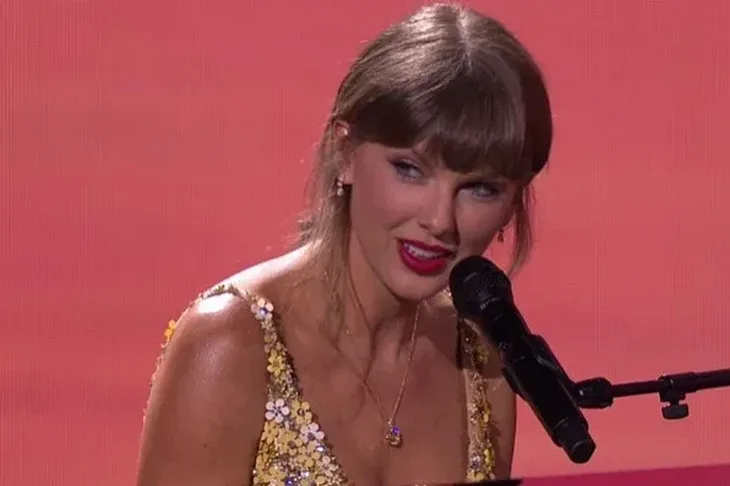 Taylor Swift na premijeri filma nosila ogrlicu od 80 dolara