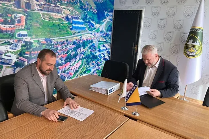 Ugovor su potpisali Haris Dzihanic Migdad Hasanovic