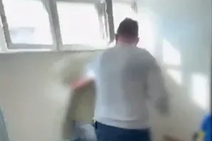 Uhapsen nastavnik koji je nasrnuo na troje ucenika u osnovnoj skoli u Sarajevu