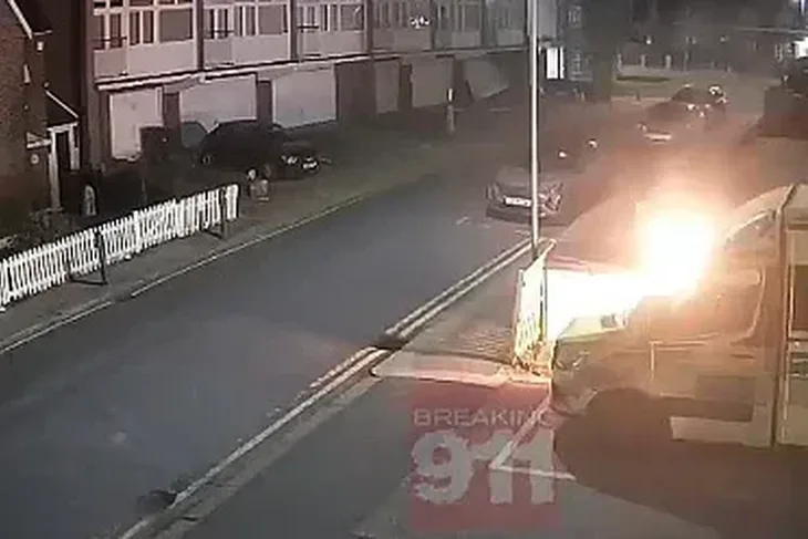 Velika Britanija London Zapaljena vozila jevrejske hitne pomoći u Londonu