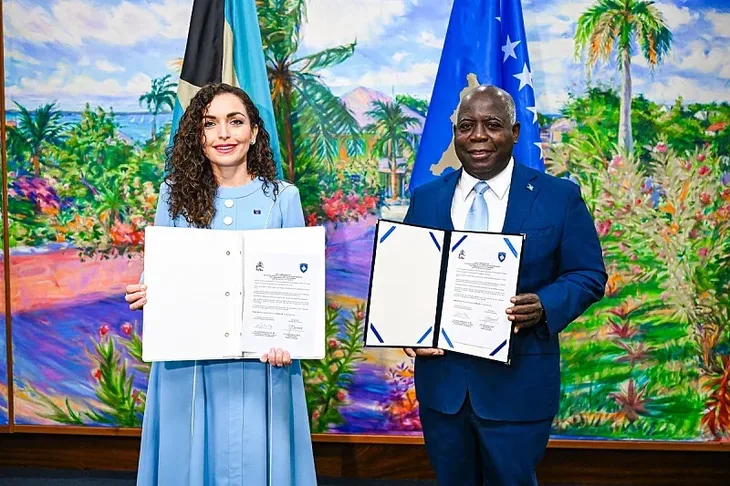 Vjosa Osmani i Philip E Davis Kosovo