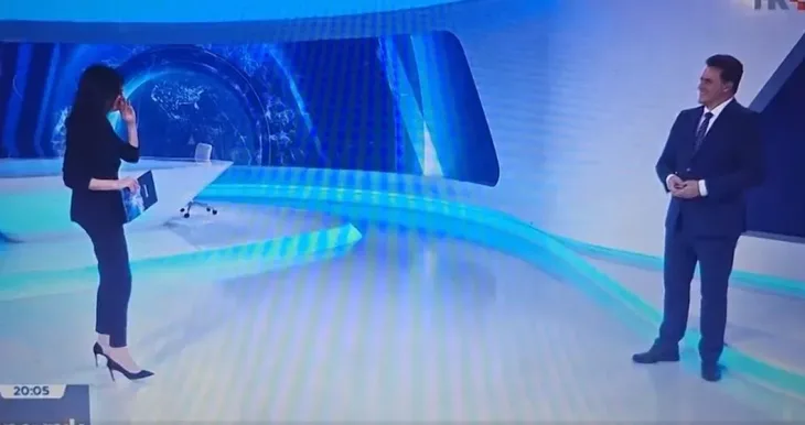 Voditeljica Dnevnika HRT a pukla od smijeha u studiju