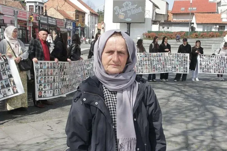 Zene Srebrenice na ulicama Tuzle
