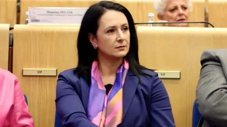 Aida obuca 547jpg 1200