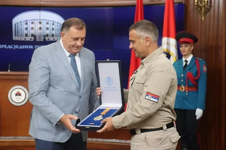 Milorad Dodik odlikovao jedinice iz Srbije
