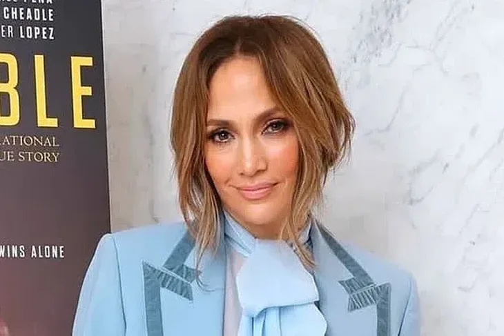 Jennifer Lopez x