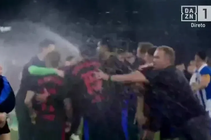 Igrači Barcelone su prekršili naredbu i počeli slaviti na stadionu Espanyola