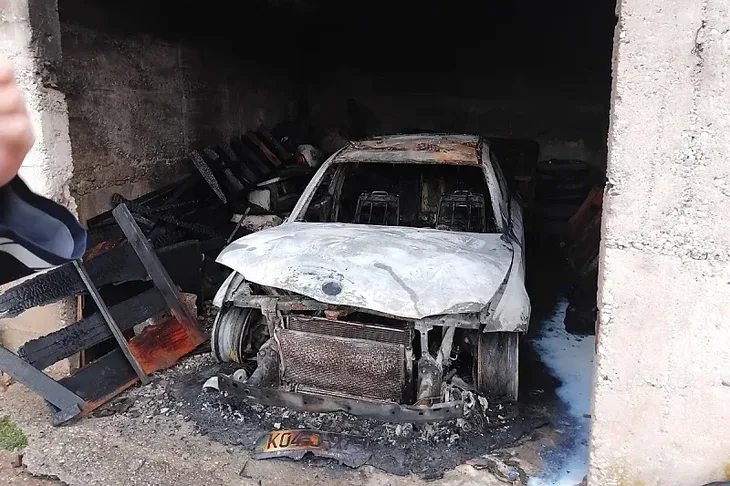 Capljina zapaljen auto