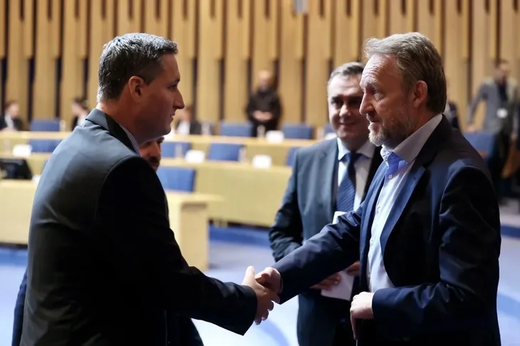 Denis becirovic bakir izetbegovic