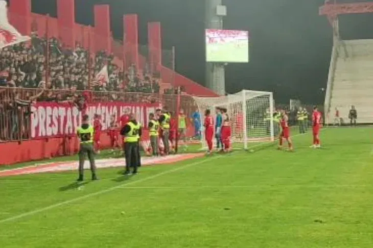 Fk velez Navijaci Veleza natjerali igrace da skinu dresove nakon novog poraza od Zrinjskog