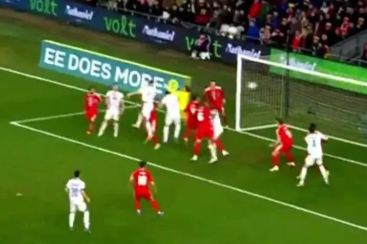 Gol Edina Dzeke za izjednacenje rezultata protiv Velsa