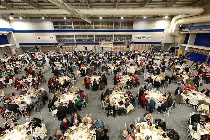 Iftar u Novom Sarajevu okupio vise od 800 gradana