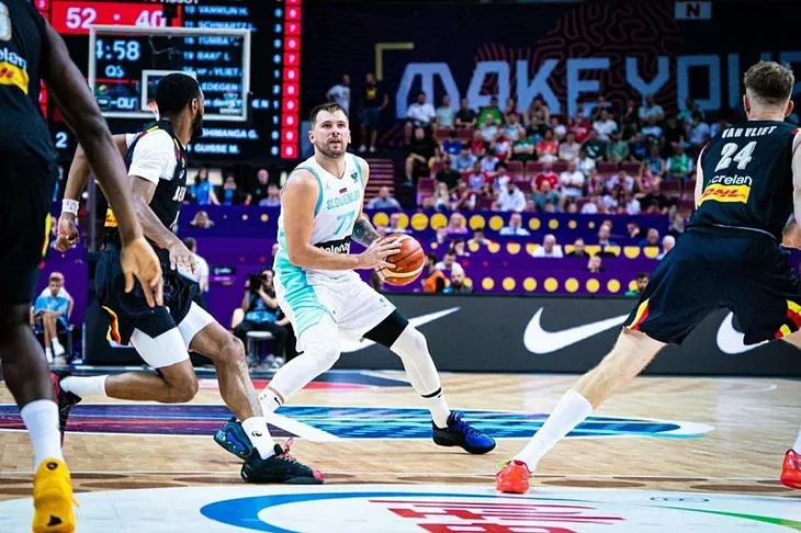 Kosarkaska reprezentacija Slovenija belgija Eurobasket 2025 Luka Dončić Foto: FIBA
