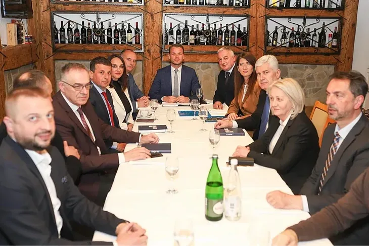 Kupres sastanak hdz
