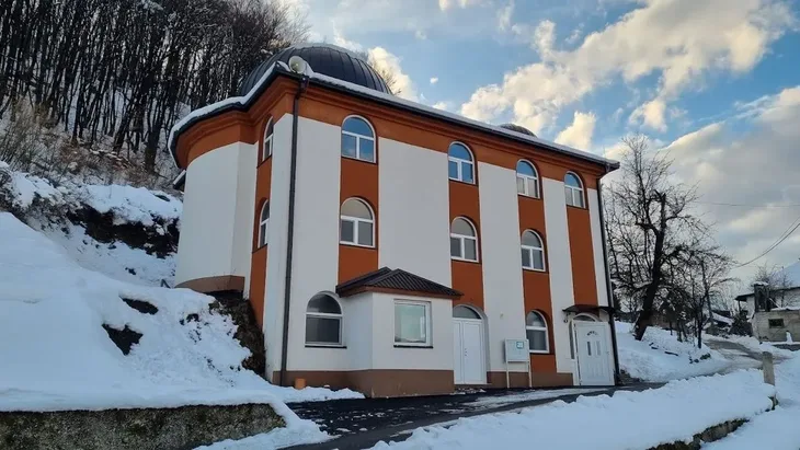 Mesdzid Karahodze Zukici travnik