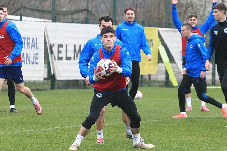 Mlada nogometna reprezentacija Bi H