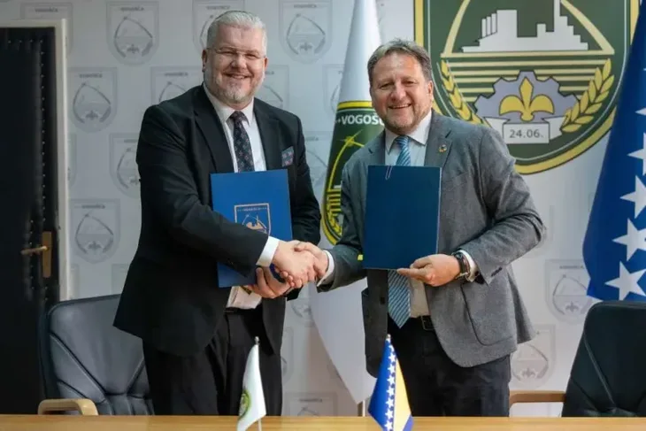 Nacelnik Opcine Vogosca Migdad Hasanovic i rezidentni predstavnik UNDP a Renaud Meyer