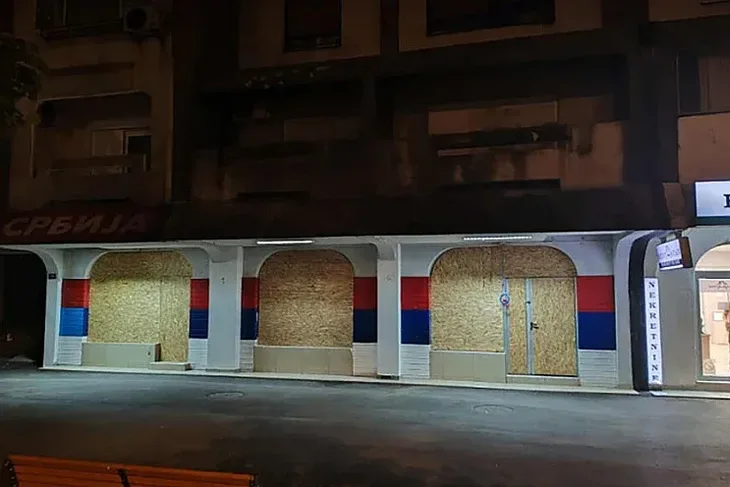 Novi sad vrata i prozore prostorija SNS