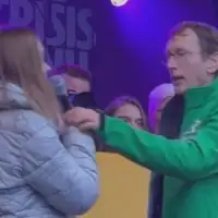 Video na pozornici oteo mikrofon greti thunberg nakon propalestinskog skandiranja 1699860115 9030f88b b744 4eca 8620 3ab533ba05c5 750x397 6551d2f49fa89