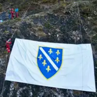zastava ljiljani visoko