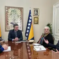 Denis bećirović i majke fena 872x610