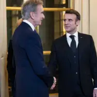 Emanuel macron Bernard Arnault   profimedia