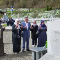 Srebrenica obiljezena 21 godisnjica od prve dzenaze 1711884235