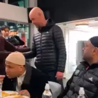 Dva fudbalera manchester uniteda organizovala iftar manchester 660af23e543cf