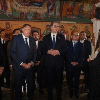 Aleksandar Vučić i dodik sa srbima u mostaru  Foto: Instagram