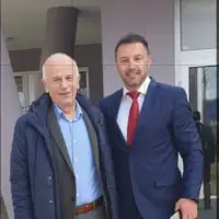 Hadis Jusić sa advokatom Alagom Bajramovićem