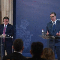 J Ames o Brajan Aleksandar Vucic