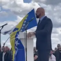 Ramo Isak održao skup podrške sebi