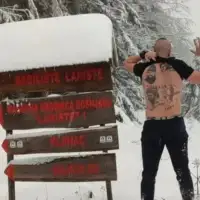 Drago Tendžerić poziranje sanski most