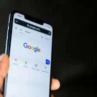 google FOTO: UNSPLASH/ SOLEN FEYISSA