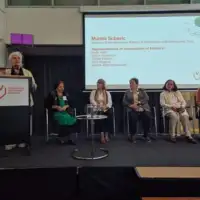 majke srebrenice i holandski vojnici